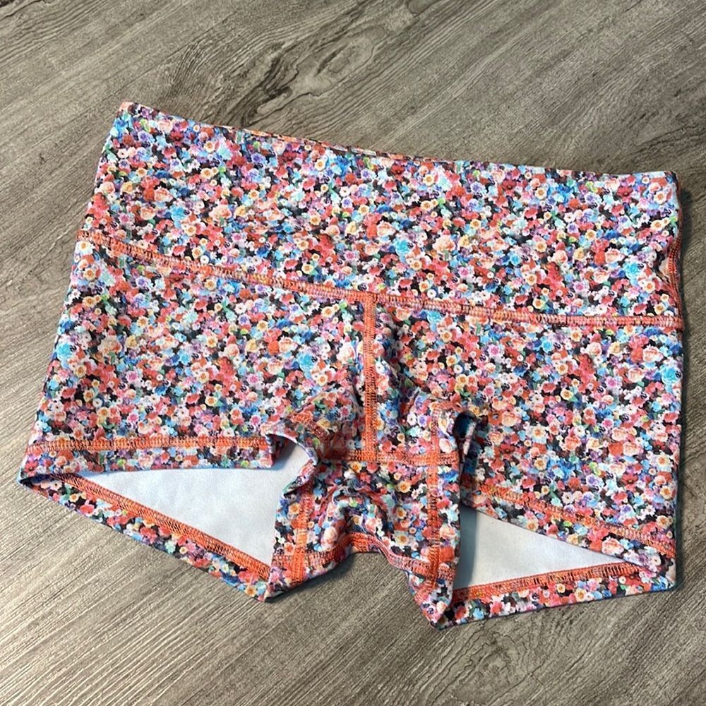 Lululemon size 4 booty shorts